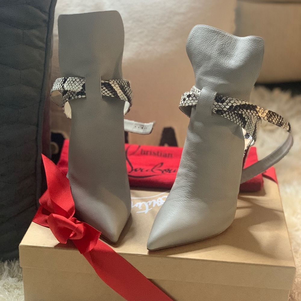 Christian Louboutin Heel Size: 39 (US Size: 8.5/9) - Picture 5 of 10